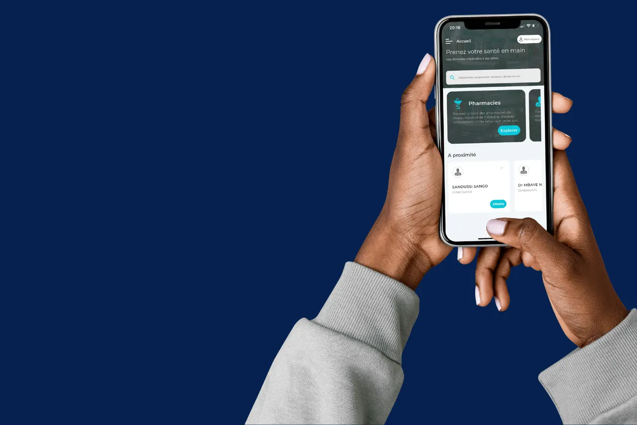 Passeport Médical Eyone affiché sur un téléphone, historique de santé accessible partout